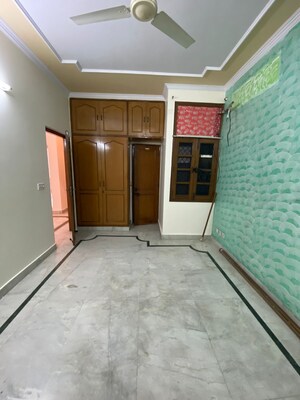 Room in 3 BHK Builder Floor at Paschim Vihar – for Rent