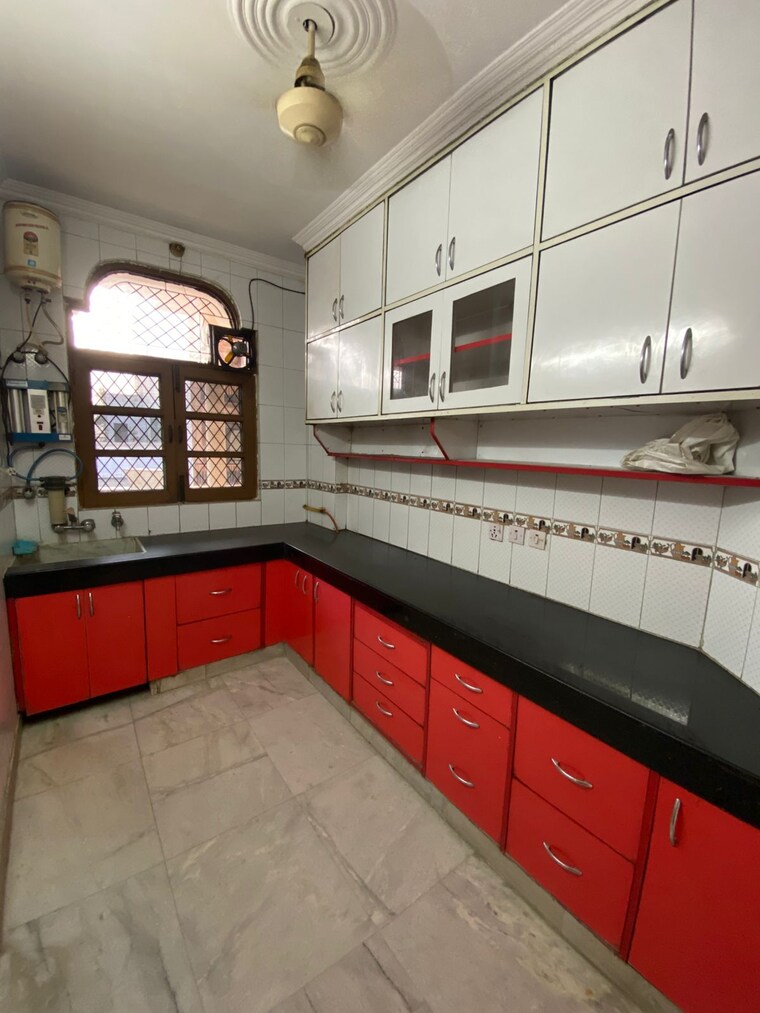 Kitchen, paschim vihar 3 Bedroom 1600 Sq.Ft. Builder Floor In Paschim Vihar Delhi 9282531