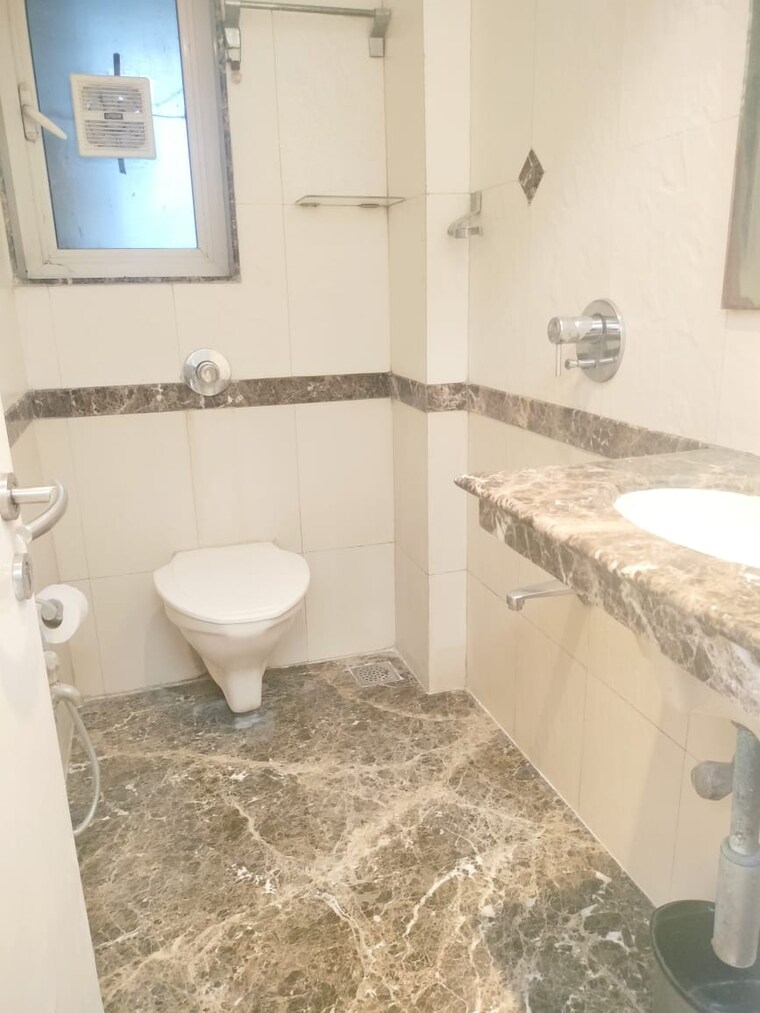 Bathroom, parvati-niwas-khar 3 Bedroom 1550 Sq.Ft. Apartment In Khar West Mumbai 9282535