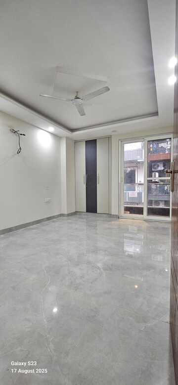 Room in 3 BHK Builder Floor at Chattarpur – for Rent