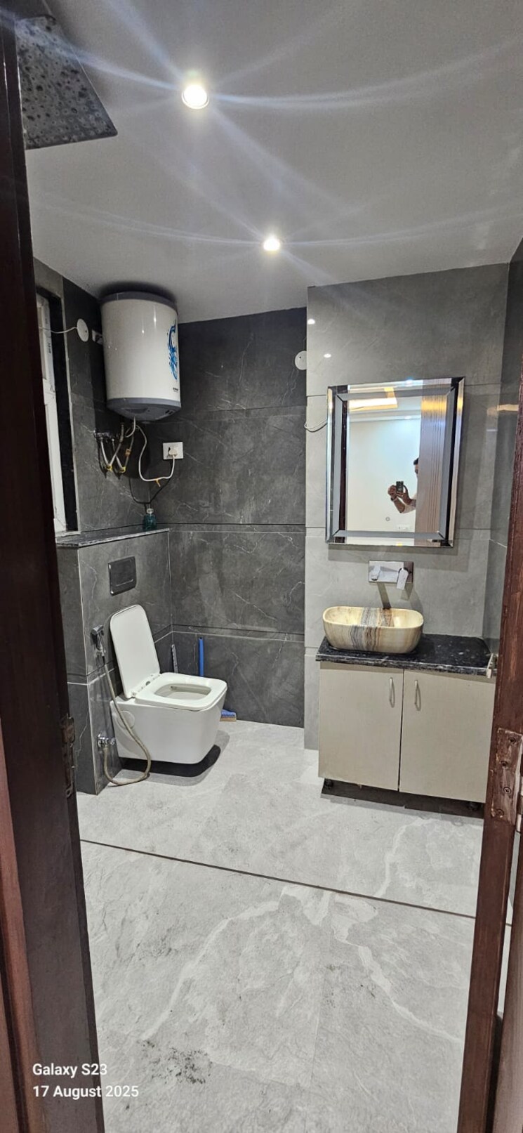 Bathroom, chattarpur 3 Bedroom 1300 Sq.Ft. Builder Floor In Chattarpur Delhi 9282551