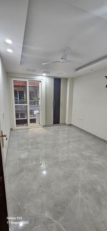 Room in 3 BHK Builder Floor at Chattarpur – for Rent