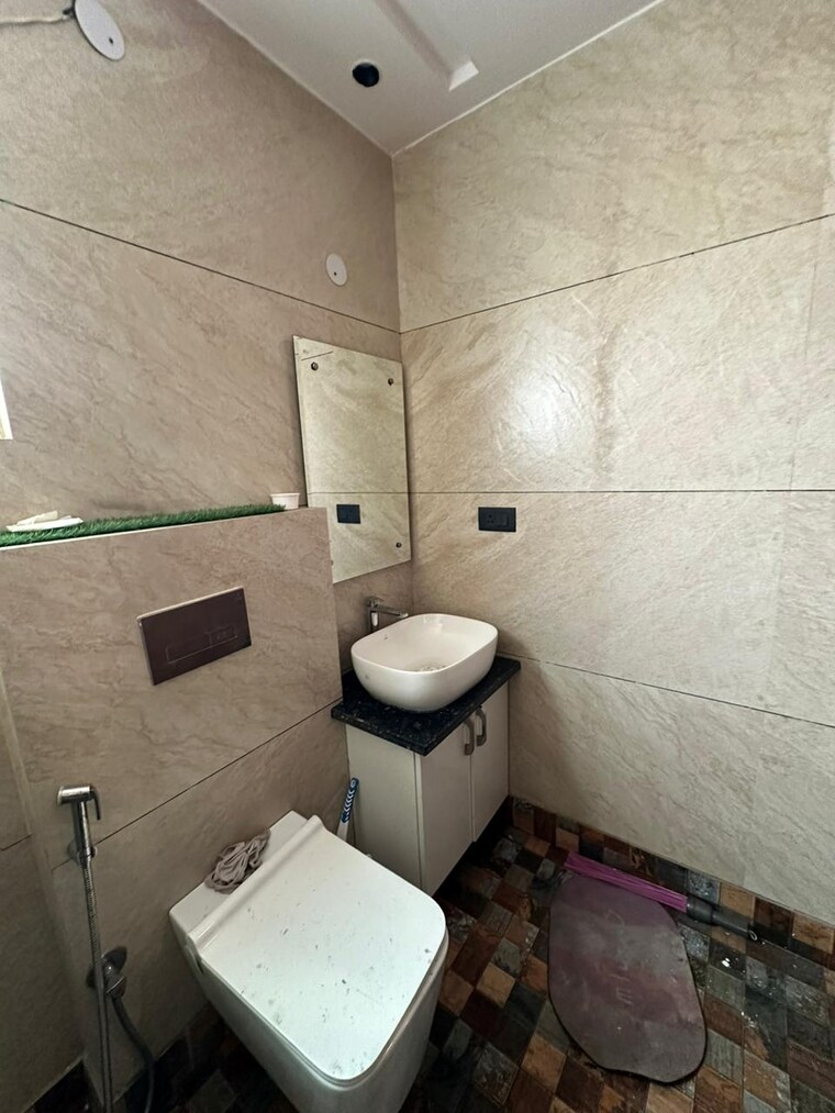 Attached Bathroom, paschim vihar 3 Bedroom 1600 Sq.Ft. Builder Floor In Paschim Vihar Delhi 9282553