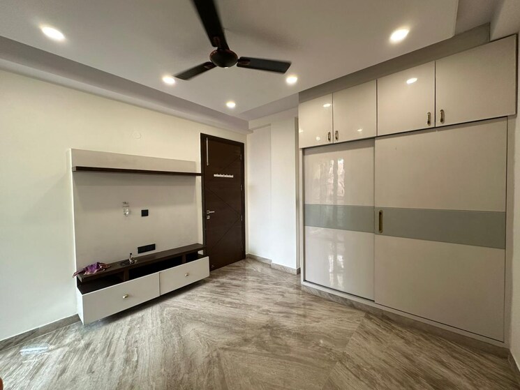 Room, paschim vihar 3 Bedroom 1600 Sq.Ft. Builder Floor In Paschim Vihar Delhi 9282553