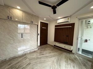 Room in 3 BHK Builder Floor at Paschim Vihar – for Rent