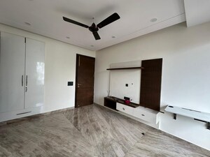 Room in 3 BHK Builder Floor at Paschim Vihar – for Rent