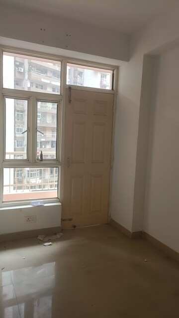Room in 2 BHK Apartment at Supertech Cape Town, Sector 74 – for Rent