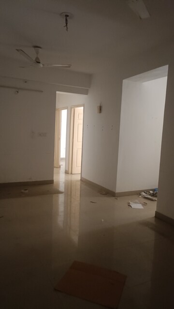 Room in 2 BHK Apartment at Supertech Cape Town, Sector 74 – for Rent