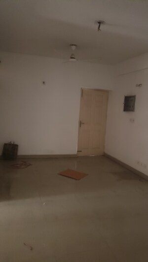 Room in 2 BHK Apartment at Supertech Cape Town, Sector 74 – for Rent