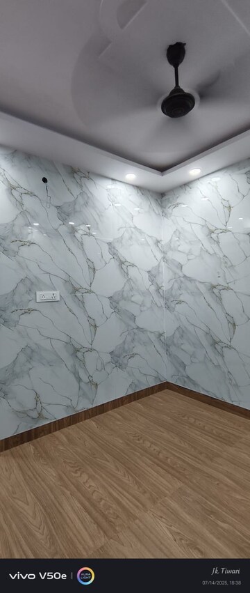 Room in 2 BHK Apartment at Paschim Vihar – for Rent