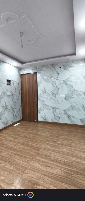 Room in 2 BHK Apartment at Paschim Vihar – for Rent