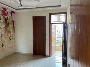Room in 3 BHK Builder Floor at Kakrola – for Rent