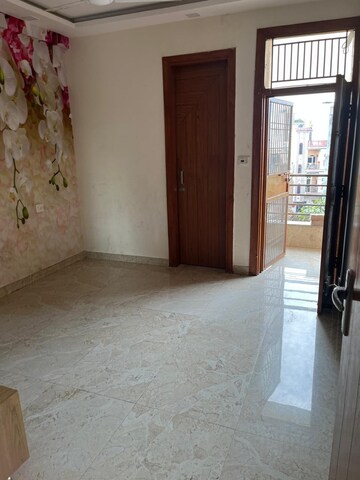 Room in 3 BHK Builder Floor at Kakrola – for Rent