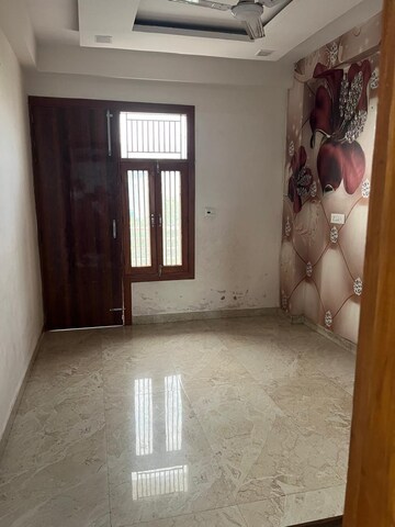 Room in 3 BHK Builder Floor at Kakrola – for Rent