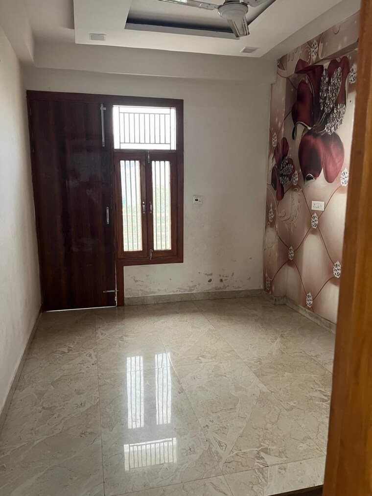 Room, kakrola 3 Bedroom 100 Sq.Ft. Builder Floor In Kakrola Delhi 9282566