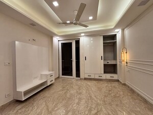 Room in 3 BHK Builder Floor at Sector 45 – for Sale