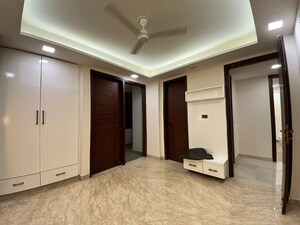 Room in 3 BHK Builder Floor at Sector 45 – for Sale