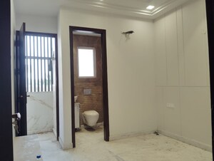 Room in 2 BHK Builder Floor at Paschim Vihar – for Rent