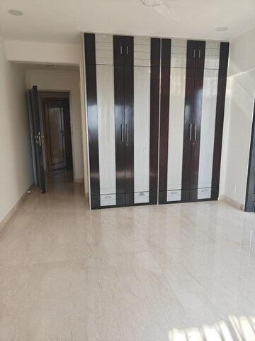 Room in 3 BHK Apartment at Union Park Khar West, Khar West – for Rent