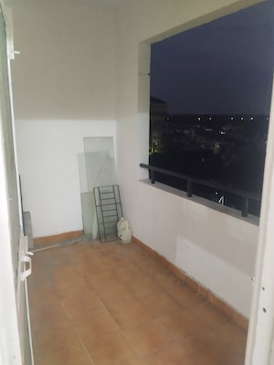 Room in 3.5 BHK Apartment at Greenwood Apartment, Gomti Nagar – for Rent