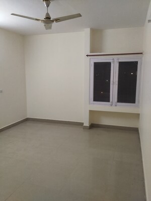 Room in 3.5 BHK Apartment at Greenwood Apartment, Gomti Nagar – for Rent