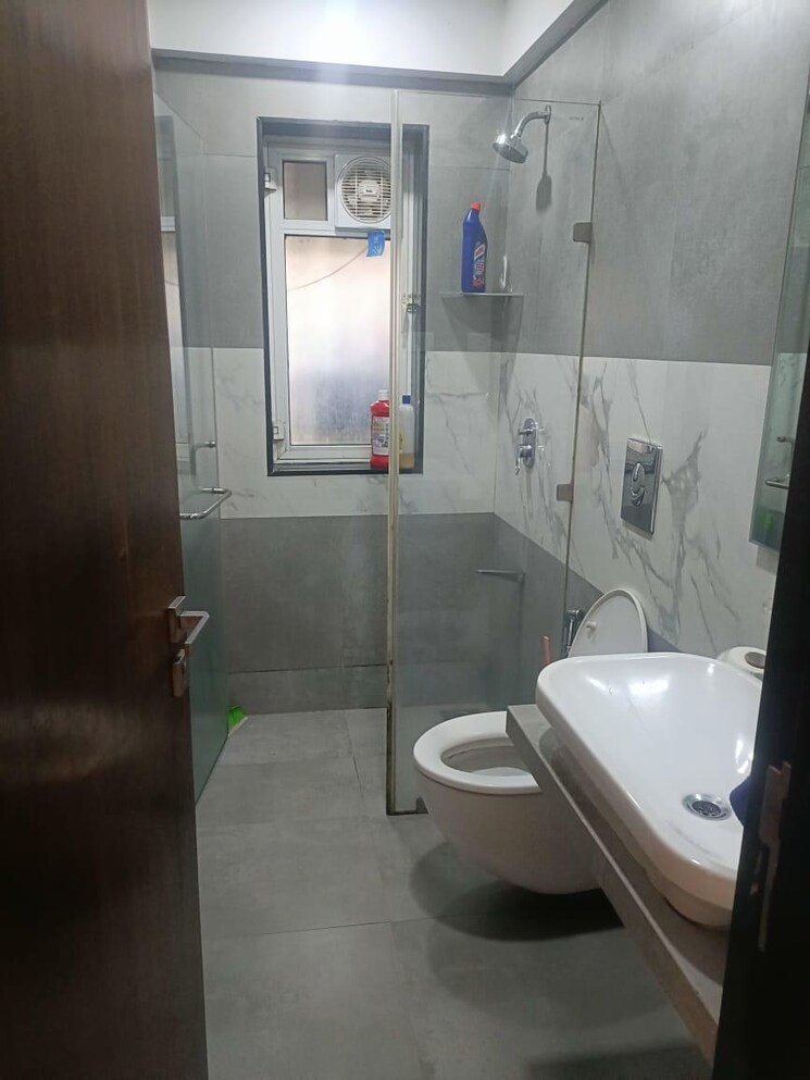 Bathroom, s-raheja-hari-bhavan 2.5 Bedroom 850 Sq.Ft. Apartment In Khar West Mumbai 9282577