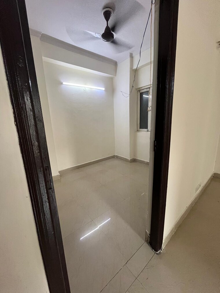 Room, amrapali-silicon-city 3 Bedroom 1545 Sq.Ft. Apartment In Sector 76 Noida 9282581