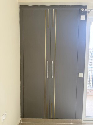 Furnished Amenities in 3 BHK Apartment at Amrapali Crystal Homes, Sector 76 – for Rent