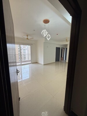 Room in 3 BHK Apartment at Amrapali Crystal Homes, Sector 76 – for Rent