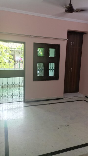 Room in 2 BHK Builder Floor at Paschim Vihar – for Rent