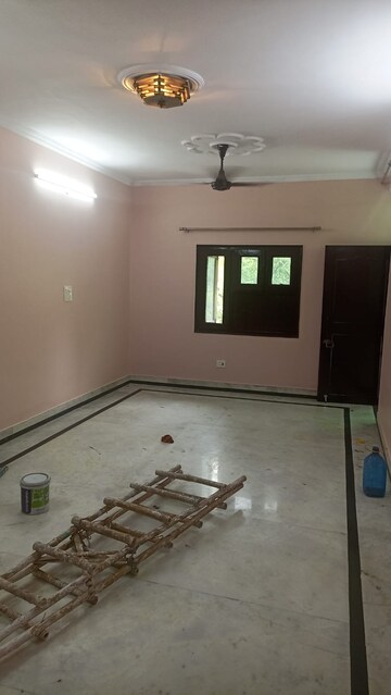 Room in 2 BHK Builder Floor at Paschim Vihar – for Rent
