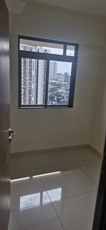 Room in 3 BHK Apartment at Chandak 34 Park Estate, Goregaon West – for Rent