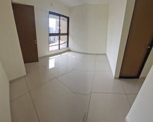 Room in 3 BHK Apartment at Chandak 34 Park Estate, Goregaon West – for Rent