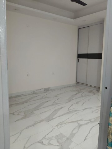 Room in 3 BHK Builder Floor at Sector 30 – for Rent