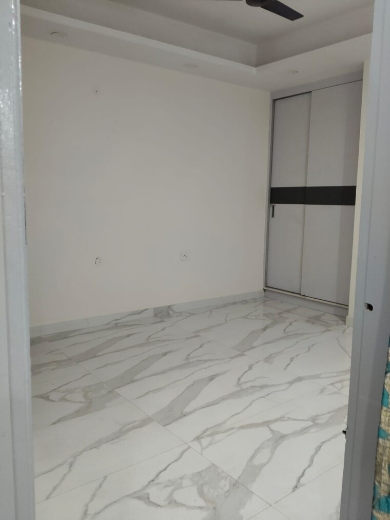 Room, sector 30 3 Bedroom 1500 Sq.Ft. Builder Floor In Sector 30 Gurgaon 9282636