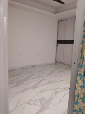Room in 3 BHK Builder Floor at Sector 30 – for Rent