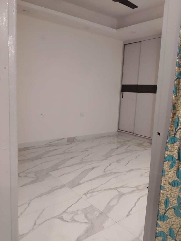 Room, sector 30 3 Bedroom 1500 Sq.Ft. Builder Floor In Sector 30 Gurgaon 9282636