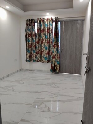 Room in 3 BHK Builder Floor at Sector 30 – for Rent