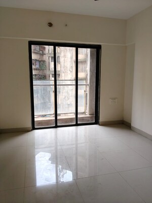 Room in 2 BHK Apartment at Ariha Signature, Goregaon West – for Sale