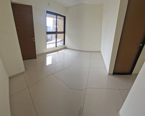 Room in 1 BHK Apartment at Chandak 34 Park Estate, Goregaon West – for Rent