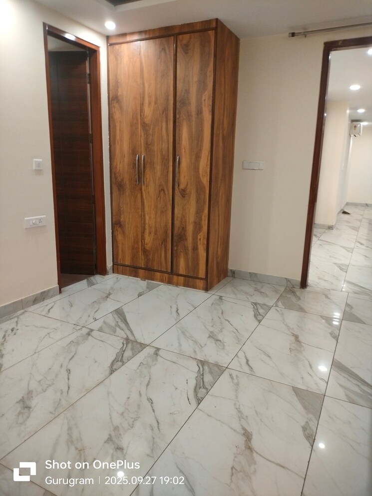 Room, sector 15 3 Bedroom 2000 Sq.Ft. Builder Floor In Sector 15 Gurgaon 9282648