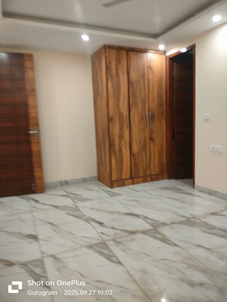 Room, sector 15 3 Bedroom 2000 Sq.Ft. Builder Floor In Sector 15 Gurgaon 9282648