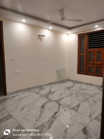Room in 3 BHK Builder Floor at Sector 15 – for Rent