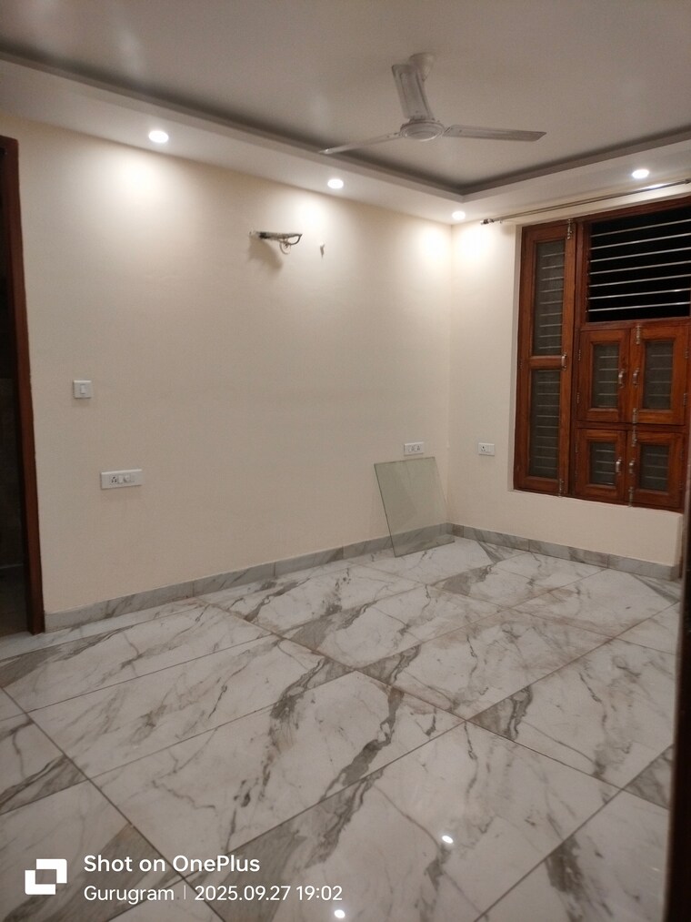 Room, sector 15 3 Bedroom 2000 Sq.Ft. Builder Floor In Sector 15 Gurgaon 9282648