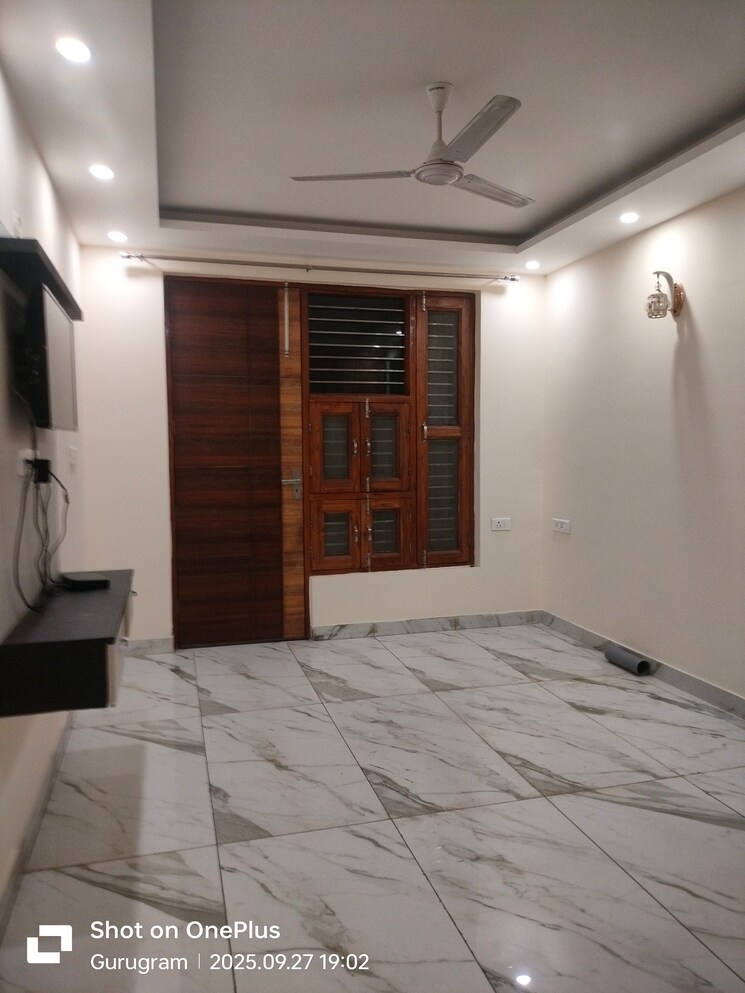 Bedroom, sector 15 3 Bedroom 2000 Sq.Ft. Builder Floor In Sector 15 Gurgaon 9282648