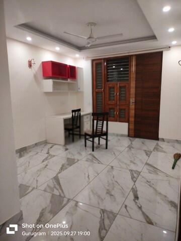 Room in 3 BHK Builder Floor at Sector 15 – for Rent
