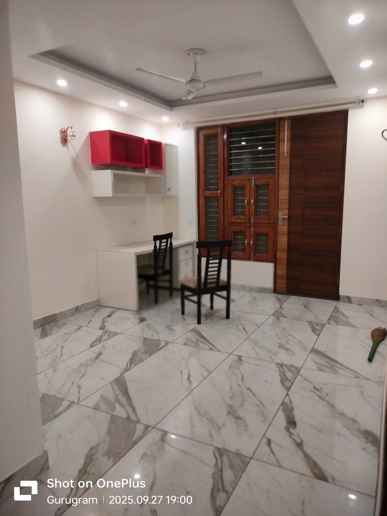 Room, sector 15 3 Bedroom 2000 Sq.Ft. Builder Floor In Sector 15 Gurgaon 9282648
