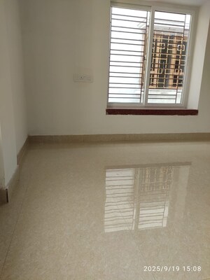 Room in 3 BHK Apartment at City Centre, Salt Lake City – for Sale