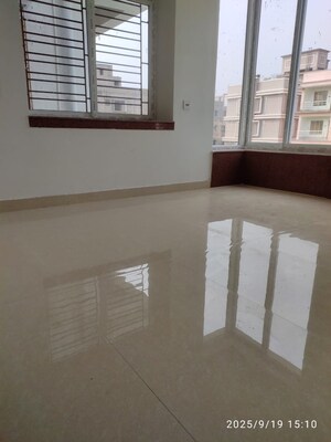 Room in 3 BHK Apartment at City Centre, Salt Lake City – for Sale