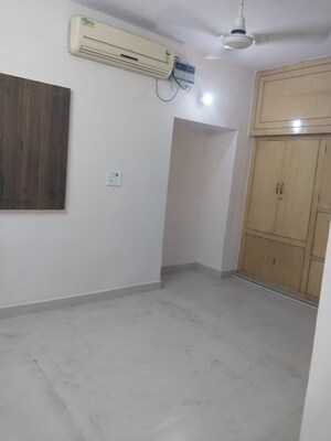 2 BHK Apartment For Rent in Paschim Vihar